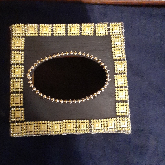 Hand crafted tisue box holder - Picture 1 of 4